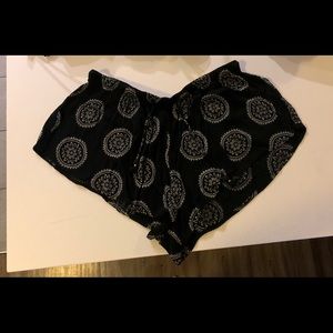 Amuse Society Flowy Shorts with floral pattern